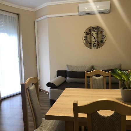 Alina Apartmanok Hajdúszoboszló Exteriör bild