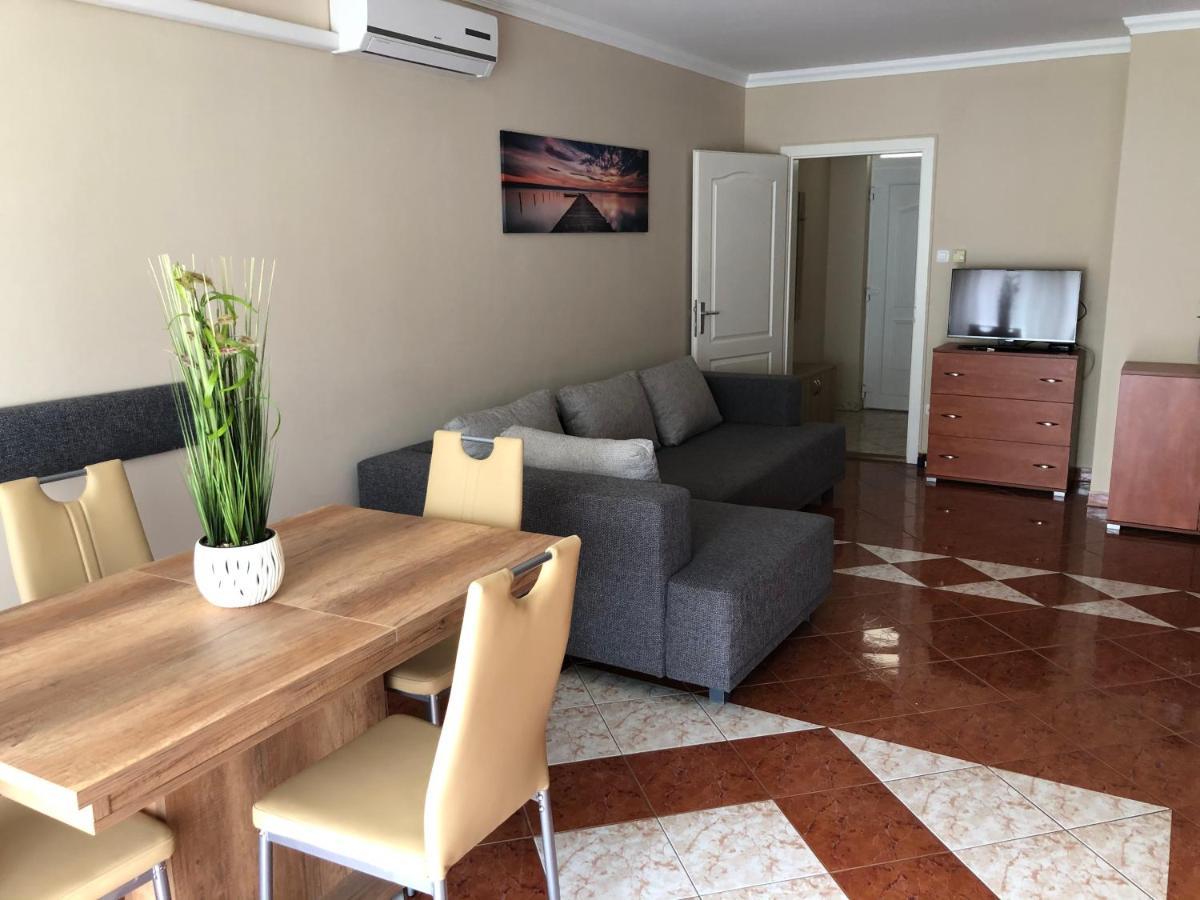 Alina Apartmanok Hajdúszoboszló Exteriör bild