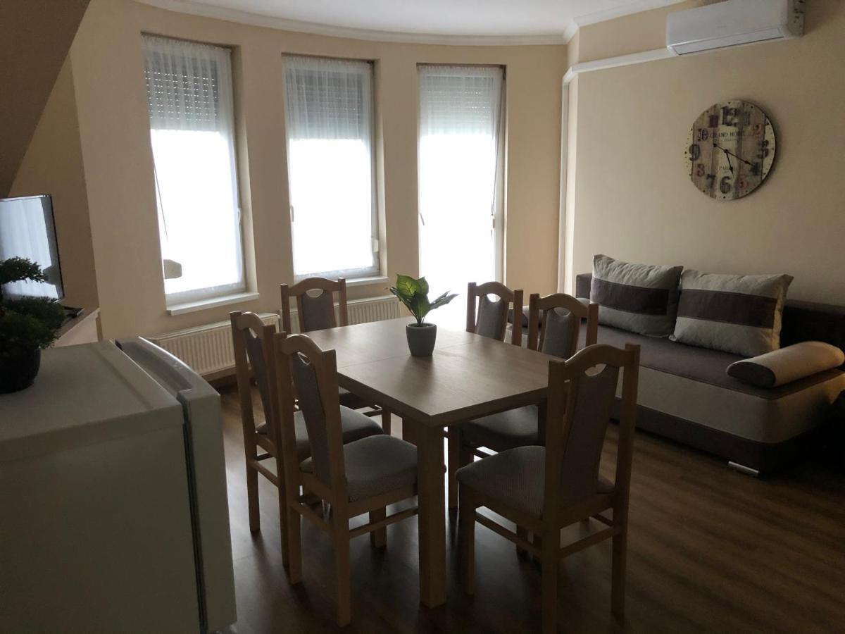 Alina Apartmanok Hajdúszoboszló Exteriör bild