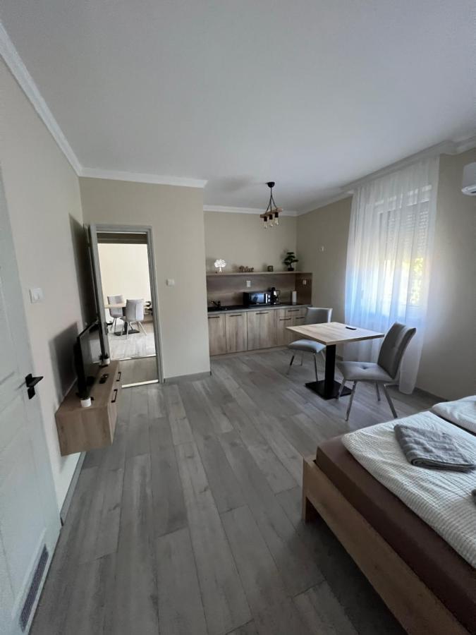 Alina Apartmanok Hajdúszoboszló Exteriör bild