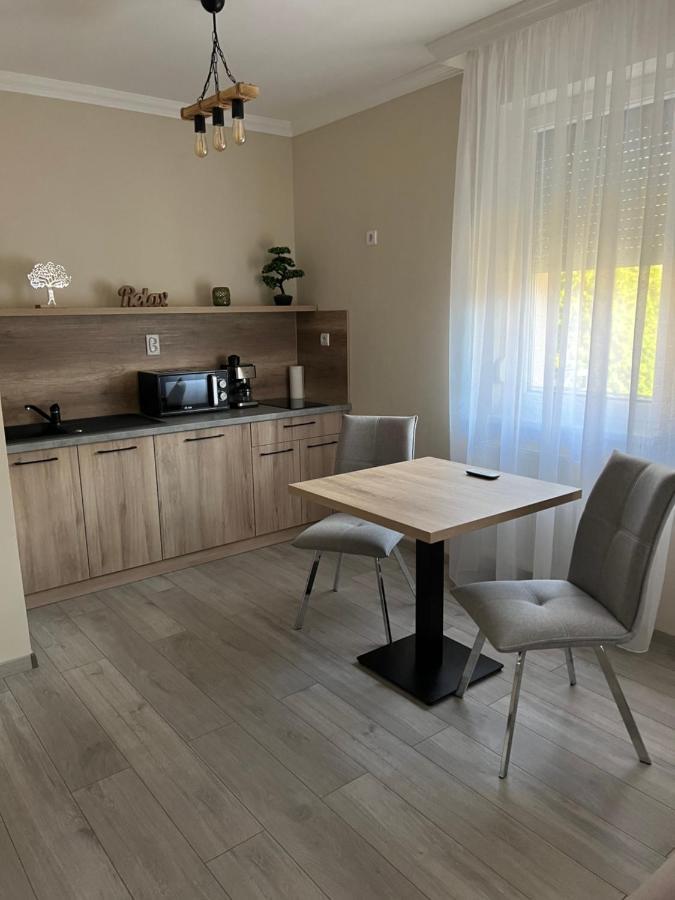 Alina Apartmanok Hajdúszoboszló Exteriör bild