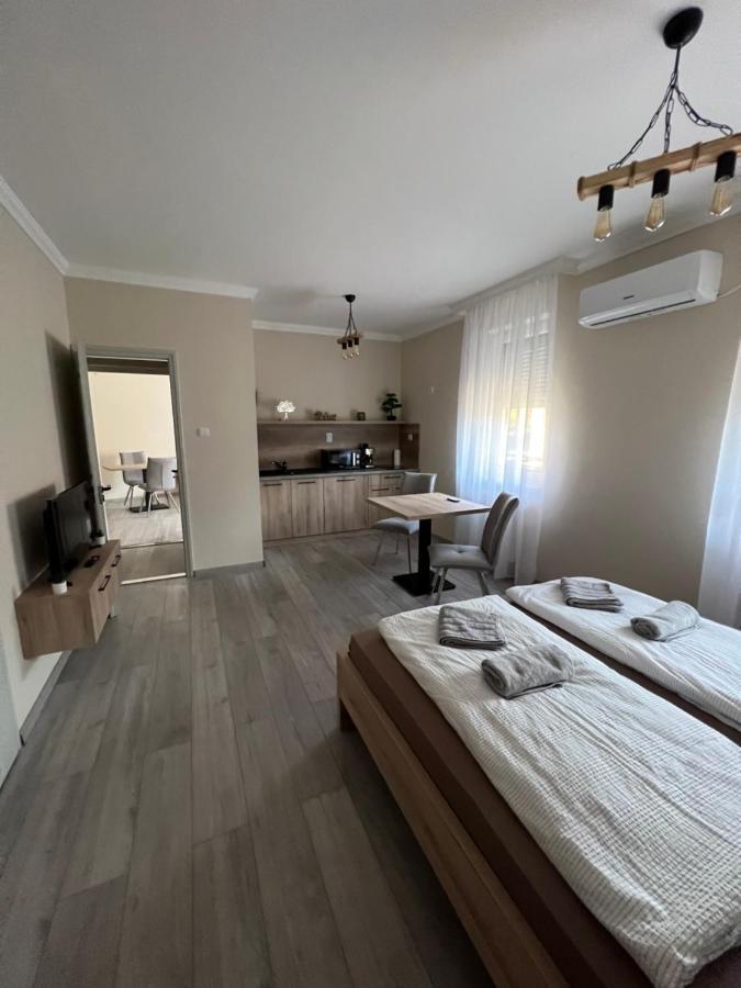 Alina Apartmanok Hajdúszoboszló Exteriör bild