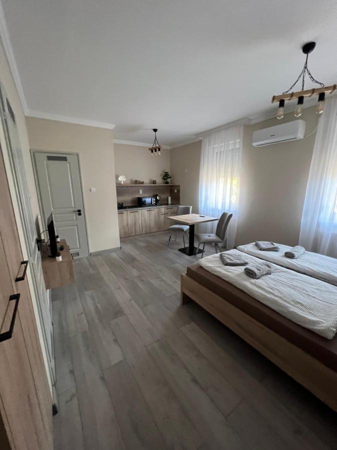Alina Apartmanok Hajdúszoboszló Exteriör bild