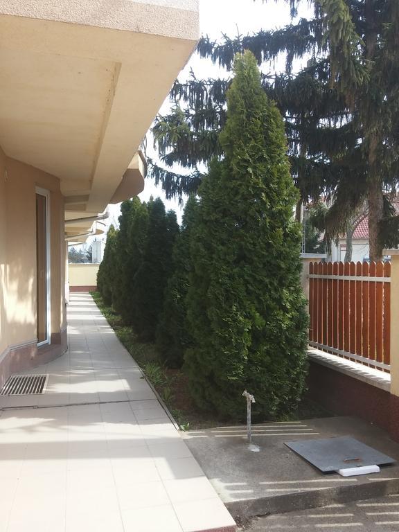 Alina Apartmanok Hajdúszoboszló Exteriör bild